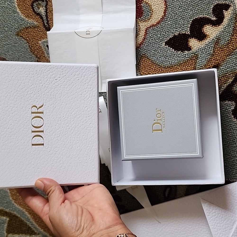 Dior White and Gold Packaging Set - Picture 16 of 17